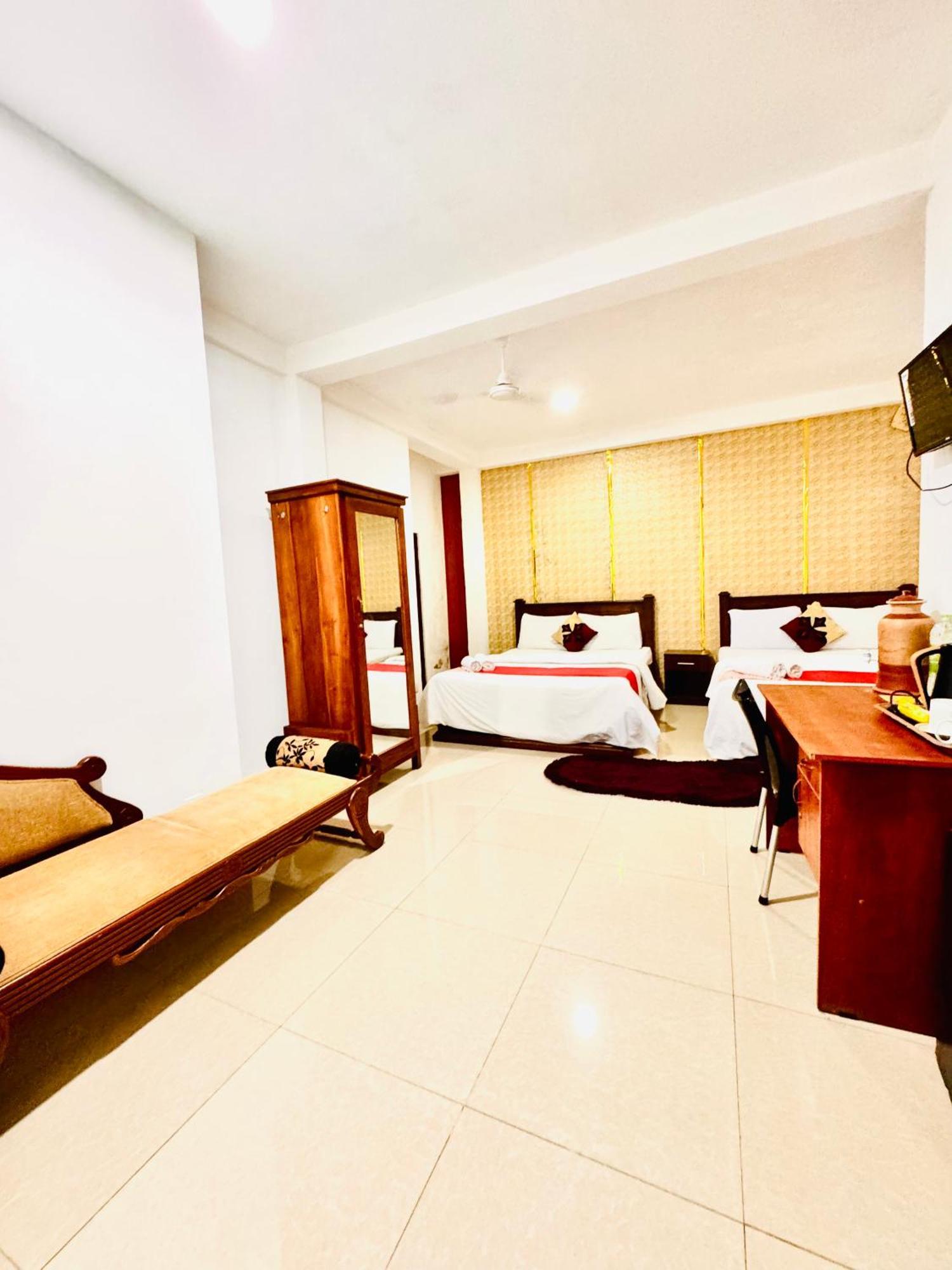 Airport Transit Kings Hotel Katunayaka Extérieur photo