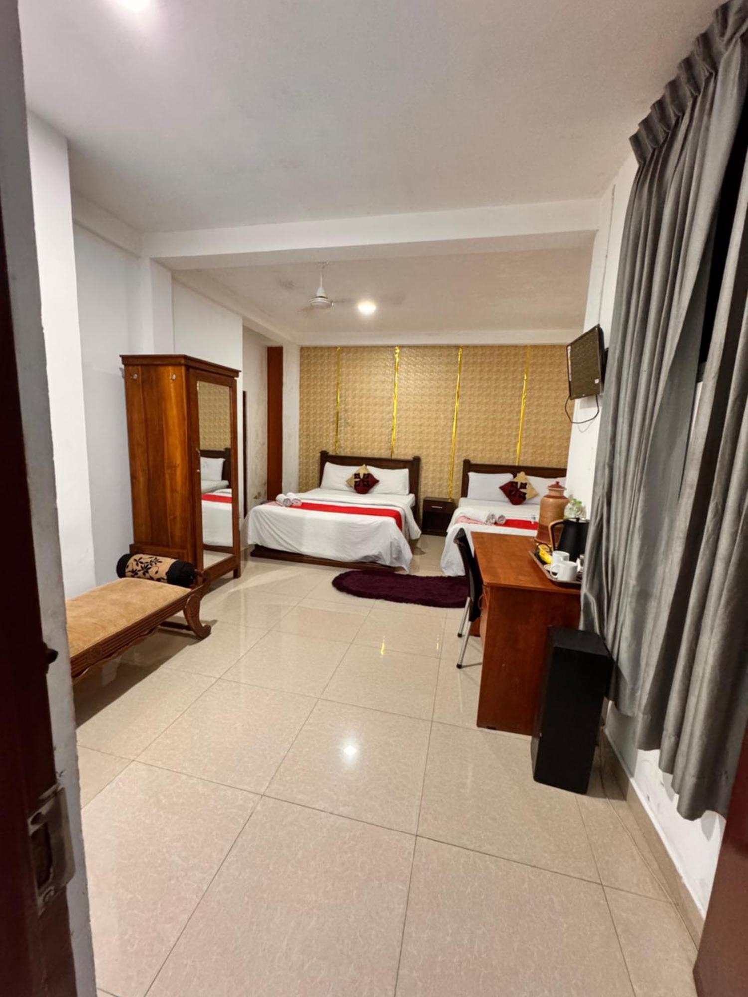 Airport Transit Kings Hotel Katunayaka Extérieur photo