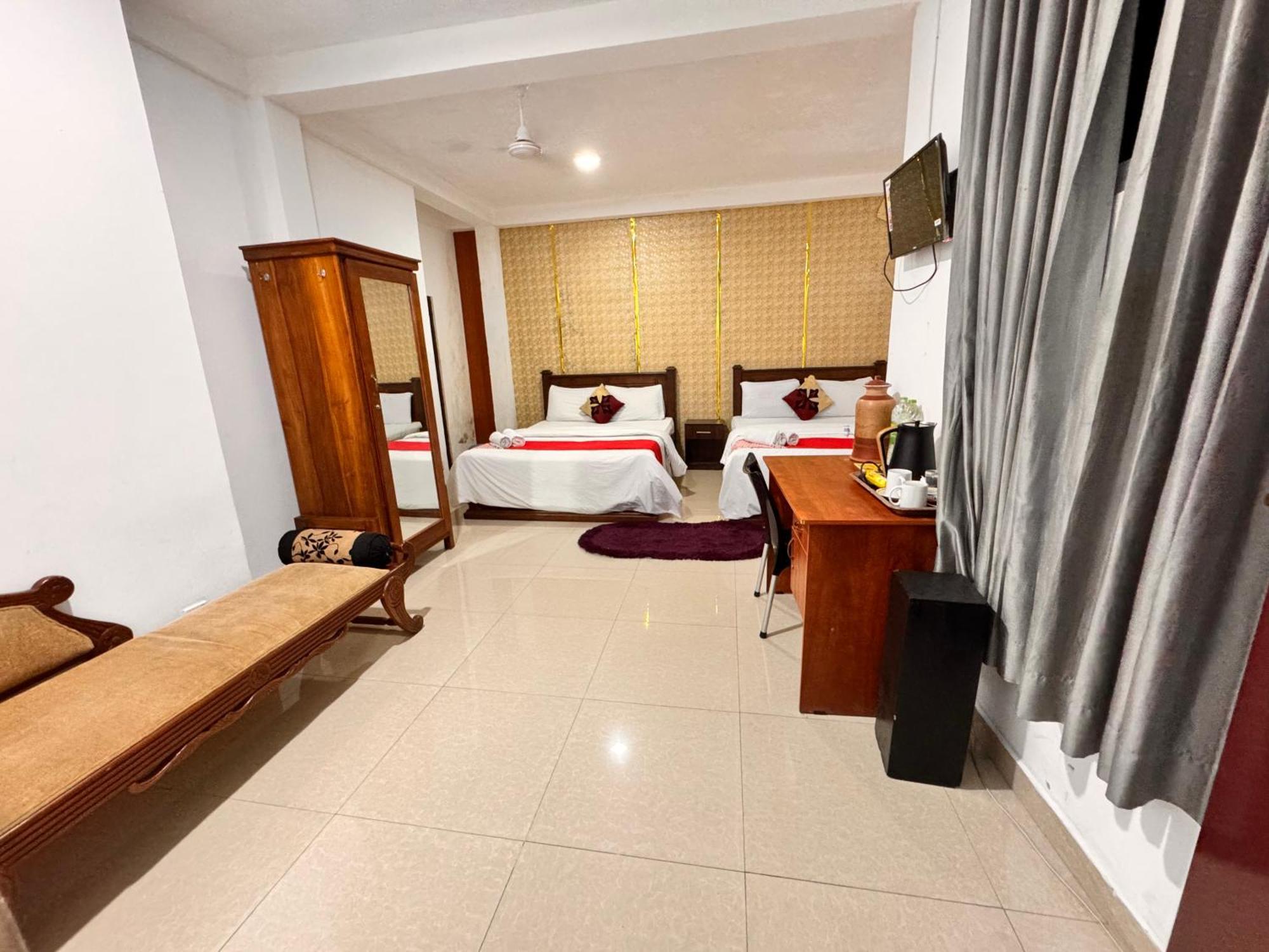 Airport Transit Kings Hotel Katunayaka Extérieur photo
