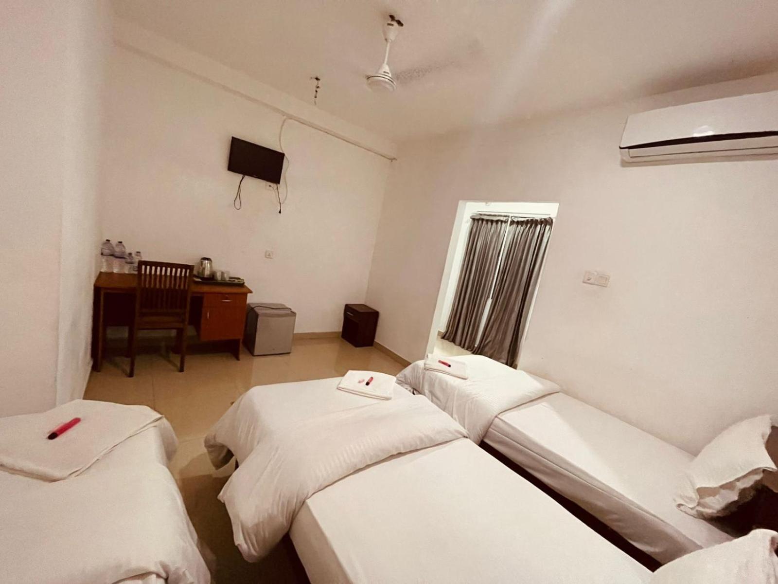 Airport Transit Kings Hotel Katunayaka Extérieur photo